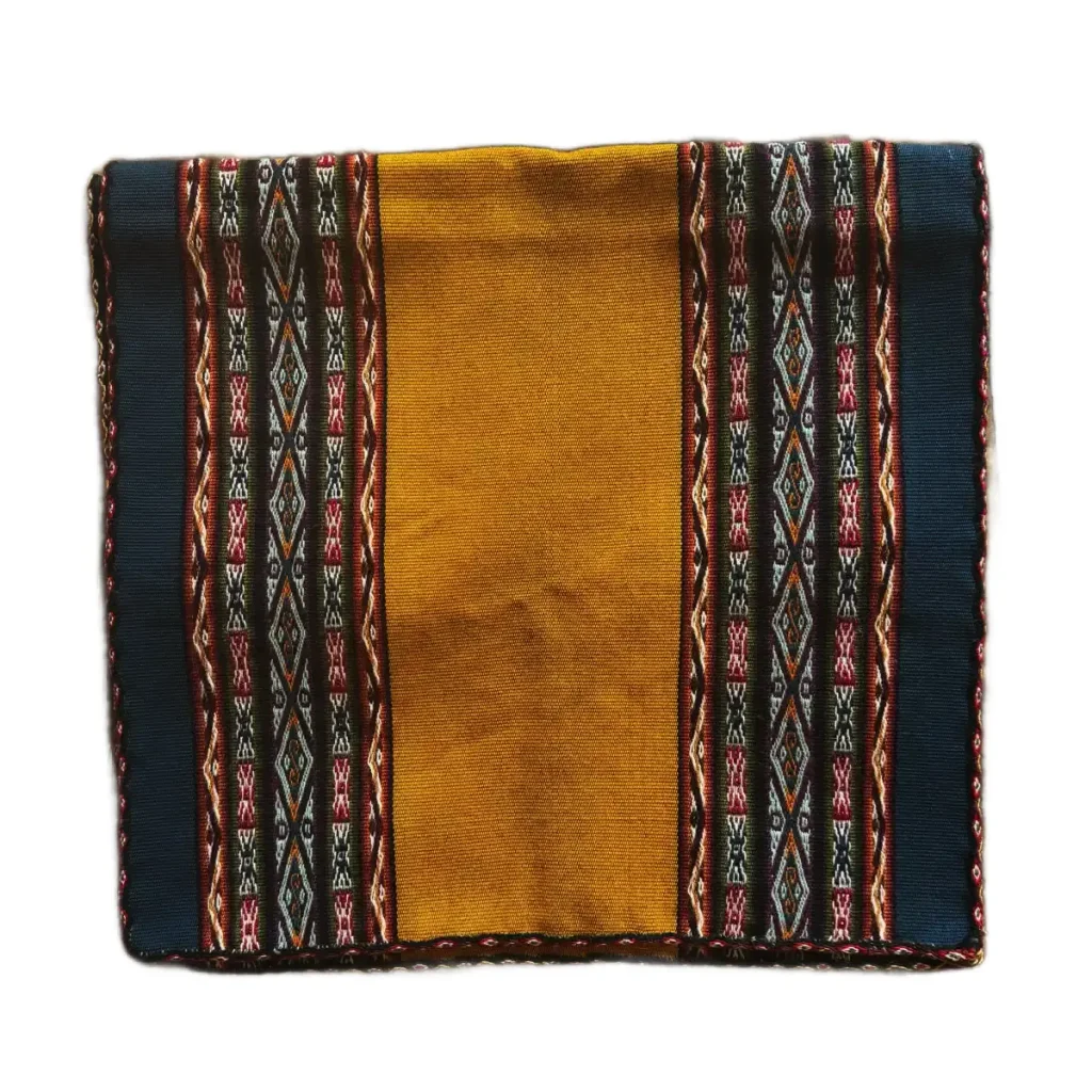 Textil Cuzqueño con cordoneria andina tejido a mano